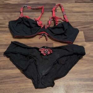 Victoria's Secret Black and Pink Bra Set